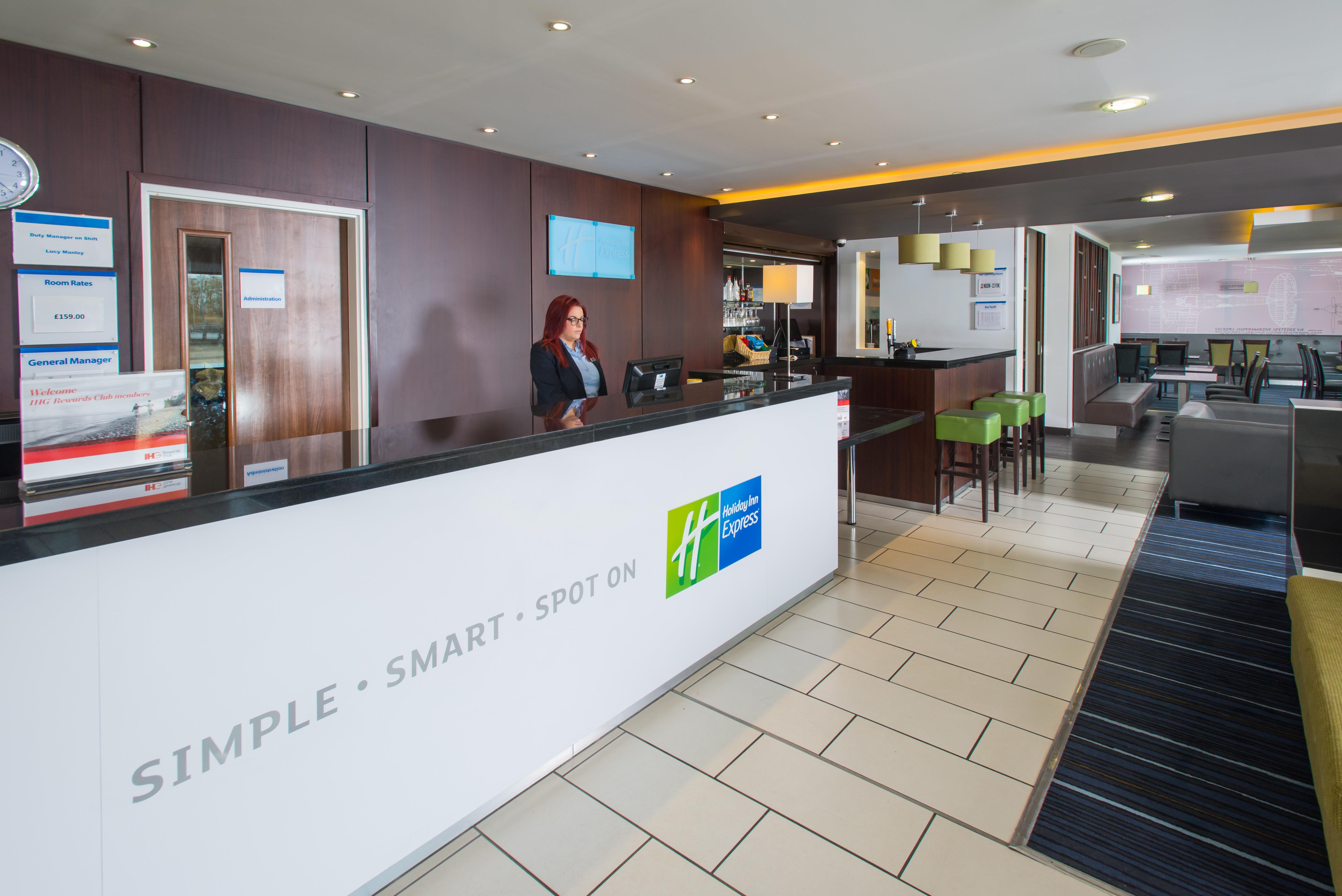 Holiday Inn Express Cambridge Duxford M11 Jct 10 By Ihg Экстерьер фото