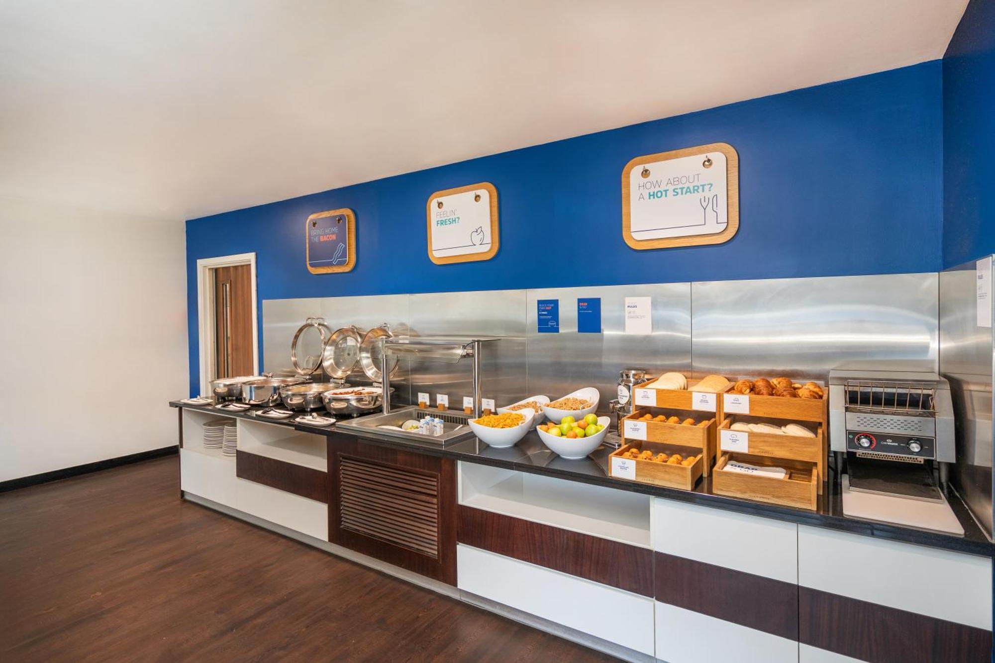 Holiday Inn Express Cambridge Duxford M11 Jct 10 By Ihg Экстерьер фото