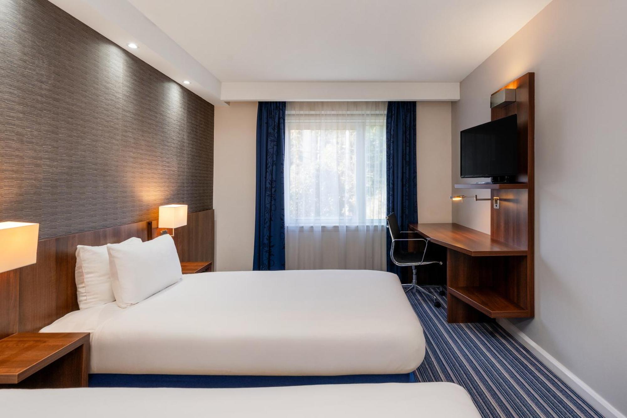 Holiday Inn Express Cambridge Duxford M11 Jct 10 By Ihg Экстерьер фото