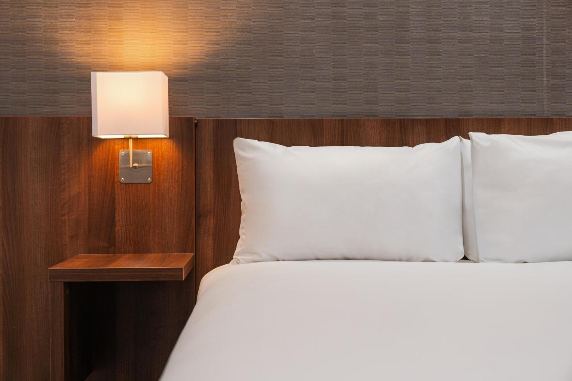 Holiday Inn Express Cambridge Duxford M11 Jct 10 By Ihg Экстерьер фото