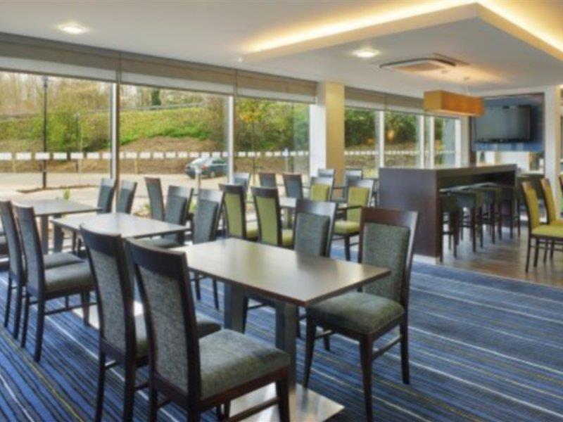 Holiday Inn Express Cambridge Duxford M11 Jct 10 By Ihg Экстерьер фото