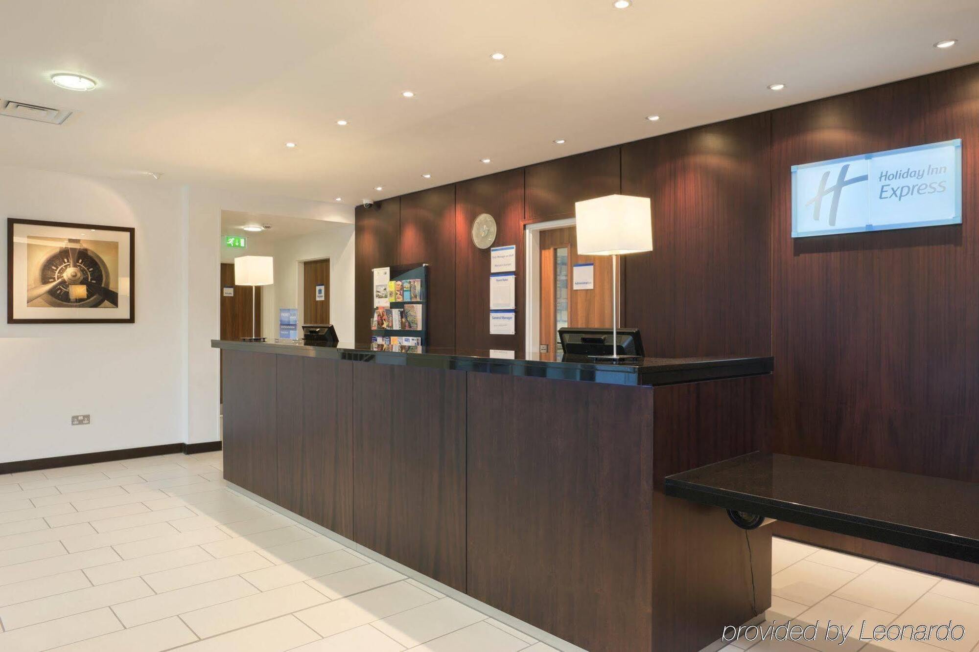 Holiday Inn Express Cambridge Duxford M11 Jct 10 By Ihg Экстерьер фото
